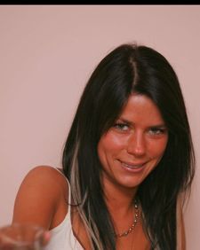 Beautiful young woman slim sexy Maki naughty escort Mošćenička Draga