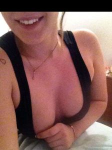 Escort Iris, Vis steamy shower together