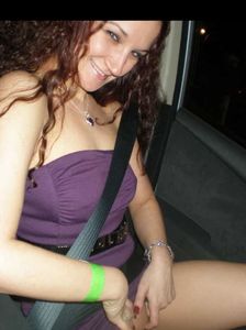 Exclusive busty escort Mona Nin