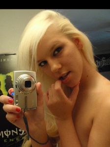 Escort Didi, Split outcall incall service