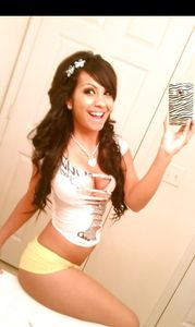 Beautiful young woman slim sexy Anonimna naughty escort Anonimna Tar